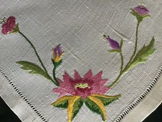 GORGEOUS VINTAGE LINEN HAND EMBROIDERED TRAY CLOTH FLORALS 3