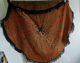 Folklore Dutch Round Paisley Motive Table Cloth