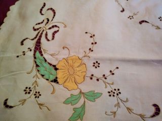 Pretty Madeira Embroidered And Appliq Linen Tablecloth 50 Inches