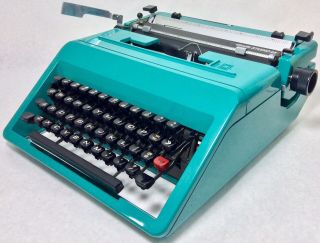Vintage Olivetti Studio 45 Portable Typewriter With Case