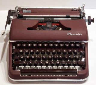Vintage 1957 Maroon Olympia Deluxe Sm3 Portable Typewriter & Case
