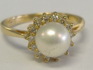 Vintage Solid 14k Gold Natural 7 Mm Pearl And 0.  07 Ct Tw Diamond Ring Size 6