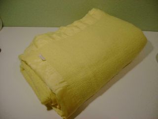 Vtg J.  P.  Stevens Lightweight Yellow Acrylic Woven Thermal Blanket King Usa Made