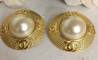 Chanel Faux Pearls Clip - On Gold Tone Earrings Vintage
