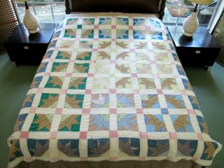 Vintage Hand Pieced & Quilted Feed Sack Goose Tracks Farm - Made Quilt,  83 " X 68 "