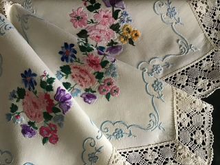 STUNNING VINTAGE LINEN HAND EMBROIDERED TABLECLOTH FLORAL POSIES/LACE/SCROLLS 2