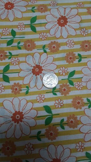 Vintage Feedsack - - Daisies In White And Gold W/stripes - - Cute