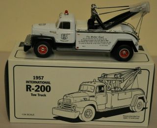 First Gear Collectible Of The 1957 International R - 200 Tow Truck 1/34 Scale