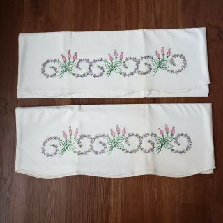 Vtg Embroidered Garland Pillowcase Floral Scalloped Edge 70’s Pair Set Cotton