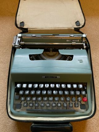 Vintage Olivetti Underwood Lettera 32 Portable Typewriter With Case 1964