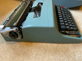 Vintage Olivetti Underwood Lettera 32 Portable Typewriter With Case 1964 2