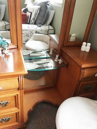 Vanity Set With Mirror And Chair