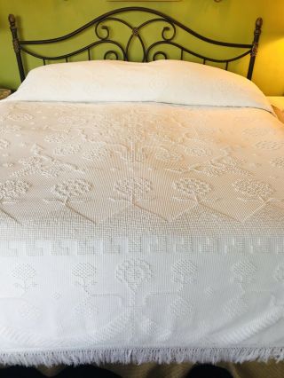 Vintage White King Size Hobnail Bedspread 114 " W X 116 " L 4 " Fringe Bates Cotton