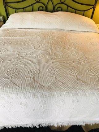 Vintage White King Size Hobnail Bedspread 114 