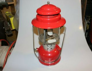 Vintage Coleman Lantern Model No.  220e 1960 