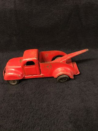 VINTAGE LINCOLN EARLY RED TOY TOW TRUCK.  40 ' S - 50 ' S 13 