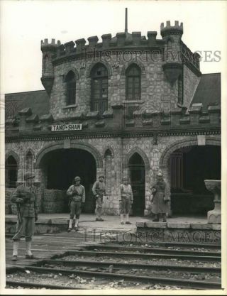 1946 Press Photo Us Marines Guard Rail Station At Tangshan,  China - Pim05237