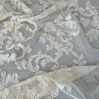 Vintage Creamy French Alencon Lace Tablecloth Topper Needlelace Flowers Scrolls