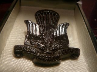 Dark Brown Orginal Bakelite Ww2 Canadian Parachute Corps Cap Badge