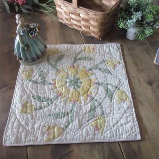 Cottage sweet Yellow Tulips Vintage 30s Doll or Table QUILT 17x18 2
