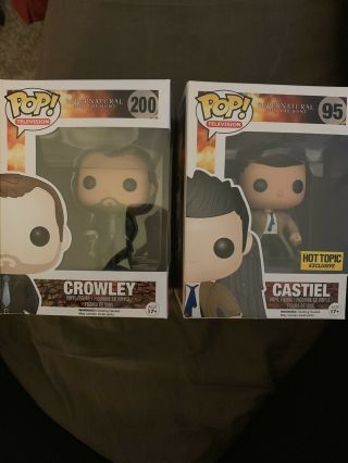 Supernatural Castiel 95 Hot Topic Exclusive With Wings And Crowley 200 Funko Pop