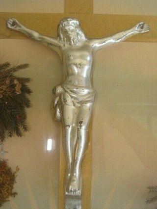 VINTAGE JESUS CRUCIFIX IN HAMMERED METAL FRAME WITH CONVEX BUBBLE GLASS - VGUC 2