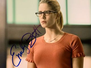 The Flash’s Emily Bett Rickards Autographed 8”x10” Color Photograph
