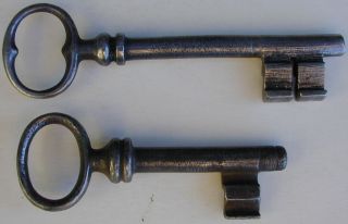 2 Old Orig.  Large Antique Metal Skeleton Keys Jail - Prison Keys 1890 