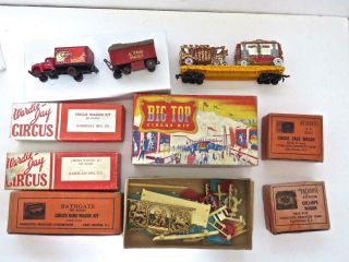 Ho 9 Vintage Circus Items 6 Boxed Circus Wagons,  Flatcar With Wagons & A Truck