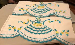 Vtg Southern Belle Embroidered Pillowcases Crochet Lace Skirt & Edge