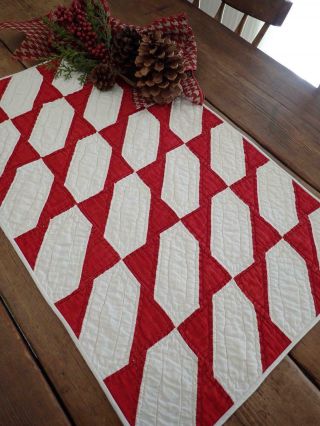 Antique Christmas Red & White Farmhouse Table Or Crib Quilt 25x16