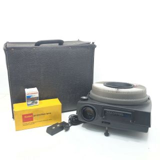 Vtg Kodak Carousel 850h Slide Projector W/ Remote,  Ektanar Lens,  140 Tray,  Case
