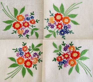 Vintage Hand Embroidered Linen Tablecloth Circle Bunches of Garden Flowers 2