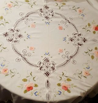 Vintage Embroidered Crochet Lace Floral Tablecloth Round 60 " Classic