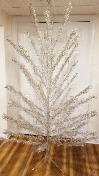 Vintage 7 1/2 ' Splendor Aluminum Christmas Tree 56 Branches Curl - Twist Needles 2