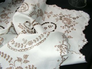 B ' FUL VTG MADEIRA VERY DECORATIVE RICHLY HAND EMBROIDERED CUTWORK LACE TABLECLOT 2