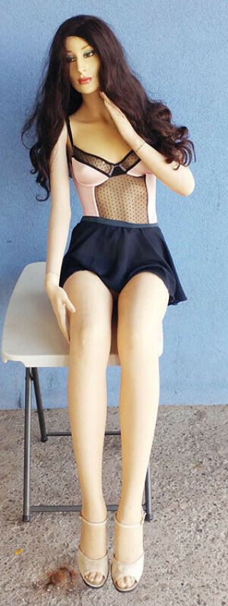 Vintage Sitting Mannequin - Hand To Face & Along Leg - R 15