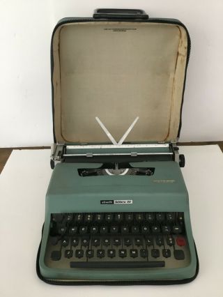 Vintage Olivetti Lettera 32 Typewriter With Case - Barcelona,  Spain
