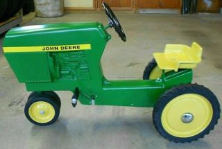 Vintage - John Deere Pedal Tractor 520 Ertl Ride On Toy.