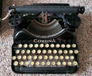 Antique Vintage Smith Corona 4 Four Vintage Yellow Keys In Case - -