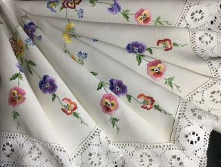 Stunning Vintage Linen Hand Embroidered Tablecloth Trailing Pansies/lace Trim