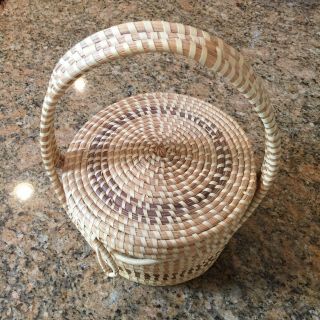 Vintage 1970s Charleston Sc Gullah Sweetgrass Basket With Handle And Lid