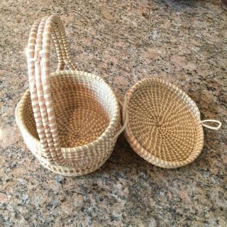Vintage 1970s Charleston SC Gullah Sweetgrass Basket with Handle and Lid 2