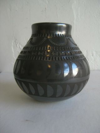 Vtg Mata Ortiz Casas Grandes Sofia De Tena Art Pottery Black Cut - Out Vase Pot