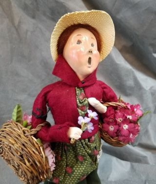 Byers Choice The Cries Of London Carolers Woman Flower Basket With Tag