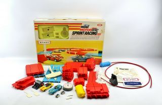 1969 Vintage Mini Motorific Sprint Racing 200 Ideal Dual Car Race Track Set