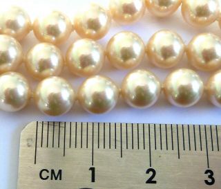 A VINTAGE 1980s MAJORICA 3 STRAND PEARL NECKLACE WITH GOLD PLATED SILVER CLASP 2