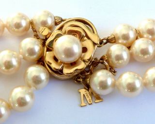 A VINTAGE 1980s MAJORICA 3 STRAND PEARL NECKLACE WITH GOLD PLATED SILVER CLASP 3