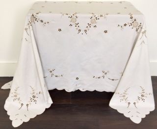 Vintage Large Stunning Madeira Hand Embroidered Linen Tablecloth Pretty Florals