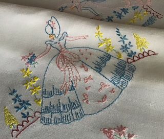 PRETTY VINTAGE HAND EMBROIDERED TABLECLOTH CRINOLINE LADIES & LACE TRIM 2